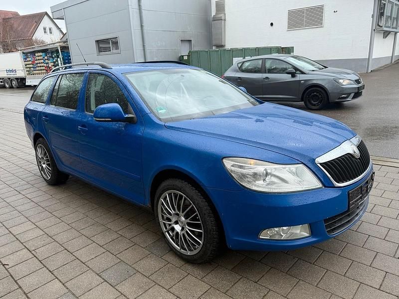 Gebraucht Skoda Octavia 105 PS (77 kW) 2010 Blau Kombi