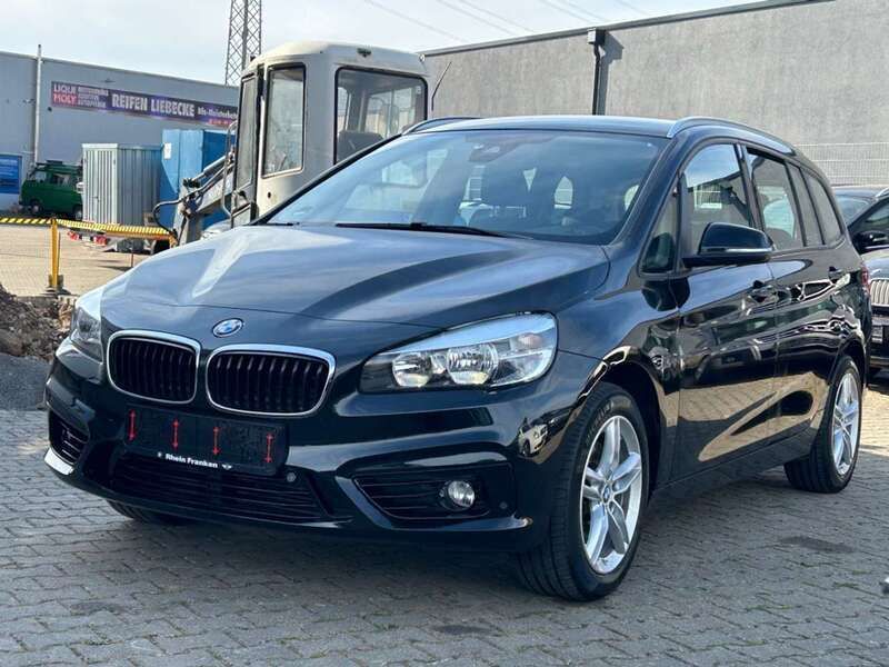 Black sapphire metallic Gebraucht 2016 BMW 218 Sport Line Van / Kleinbus | 11.850 € (Fairer Preis) - Bild 1/4
