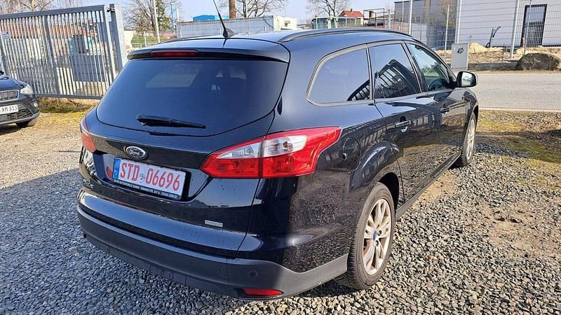 Gebraucht Ford Focus Trend 125 PS (91 kW) 2014 Schwarz Kombi