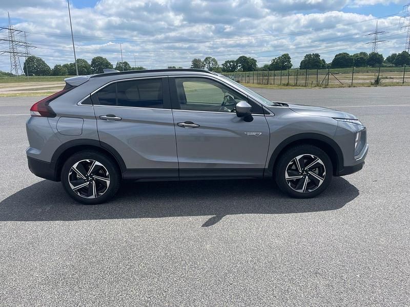 Gebraucht Mitsubishi Eclipse Cross Basis 188 PS (138 kW) 2022 Grau SUV