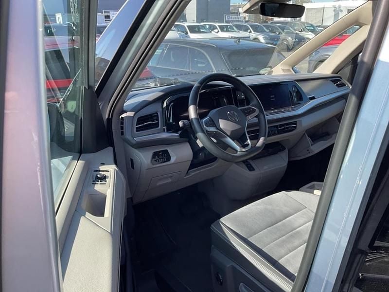 Second-hand VW Multivan Life 150 CP (110 kW) 2025 Argintiu Monovolum