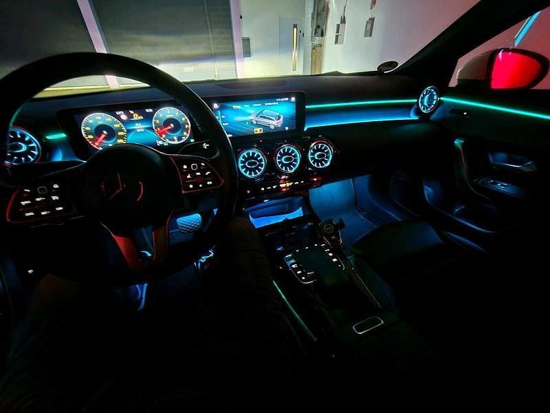 Gebraucht 2020 Mercedes CLA250 Shooting Brake Kombi | 25.249 € (Superpreis) - Bild 1/4