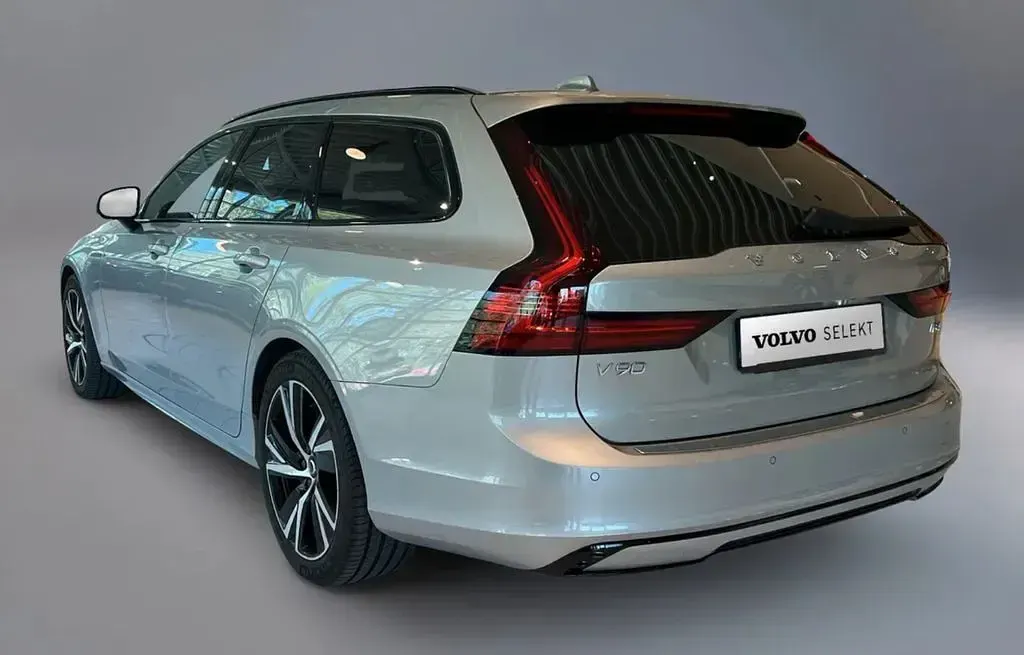Second-hand Volvo V90 Plus 197 CP (144 kW) 2024 Argintiu Break