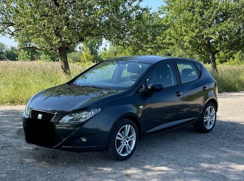Grau Gebraucht 2011 Seat Ibiza Style Limousine | 3.890 € (Fairer Preis) - Bild 1/4