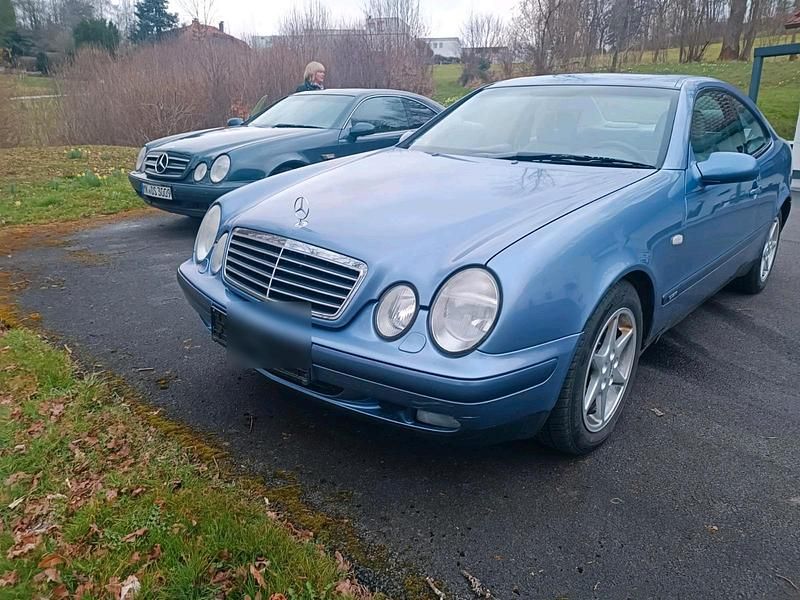 Blau Gebraucht 1998 Mercedes CLK320 Coupé | 2.400 € (Fairer Preis) - Bild 1/4