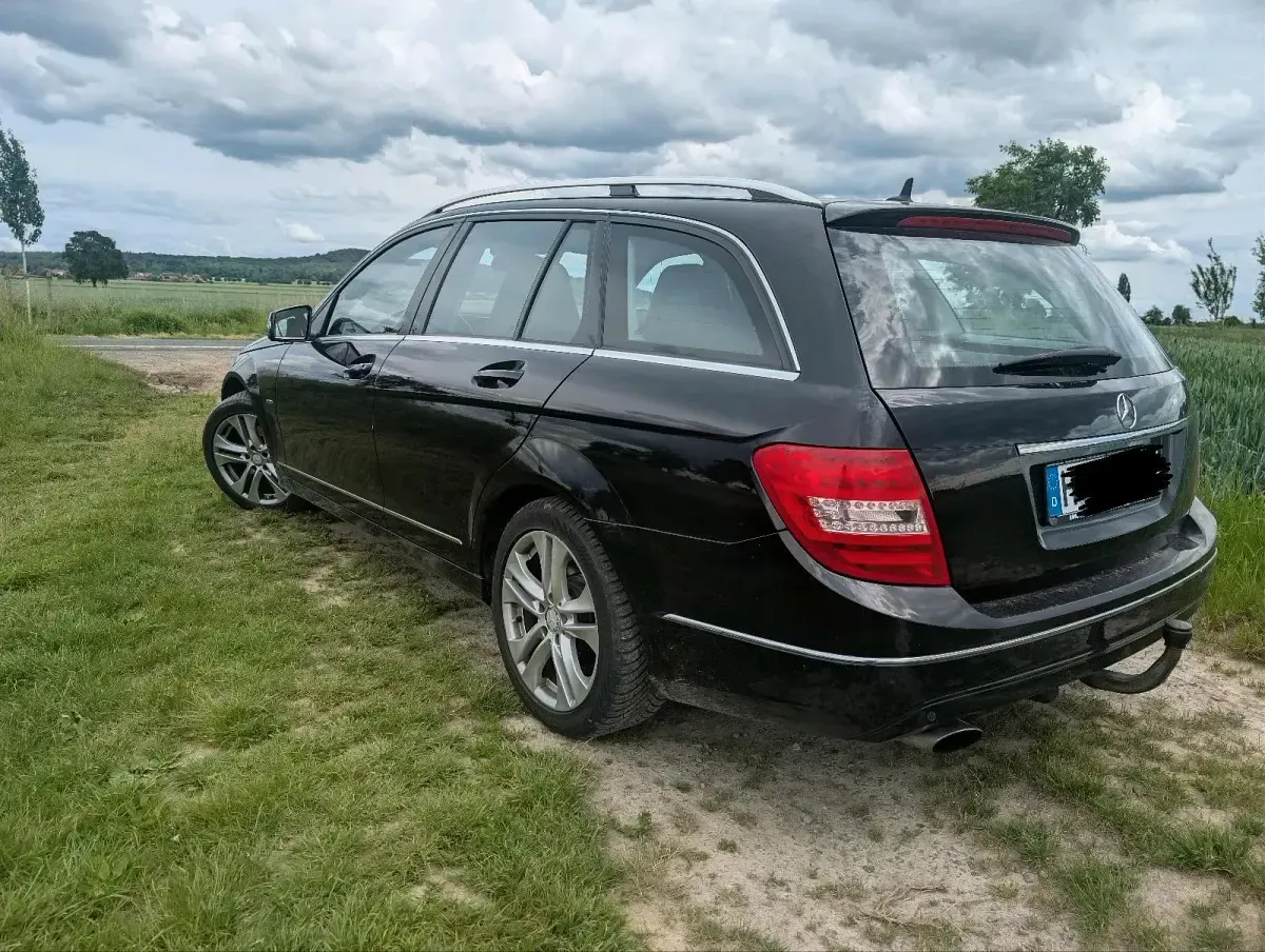 Gebraucht Mercedes C220 180 PS (132 kW) 2011 Schwarz Kombi