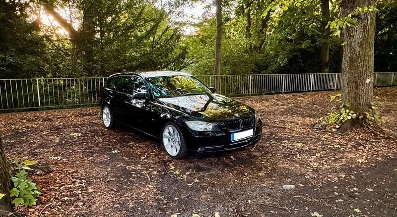 Schwarz Gebraucht 2006 BMW 330 Shadowline Kombi | 5.700 € (Fairer Preis) - Bild 1/4