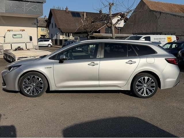Gebraucht Toyota Corolla Hybrid Team 122 PS (89 kW) 2021 Precious silver Kombi