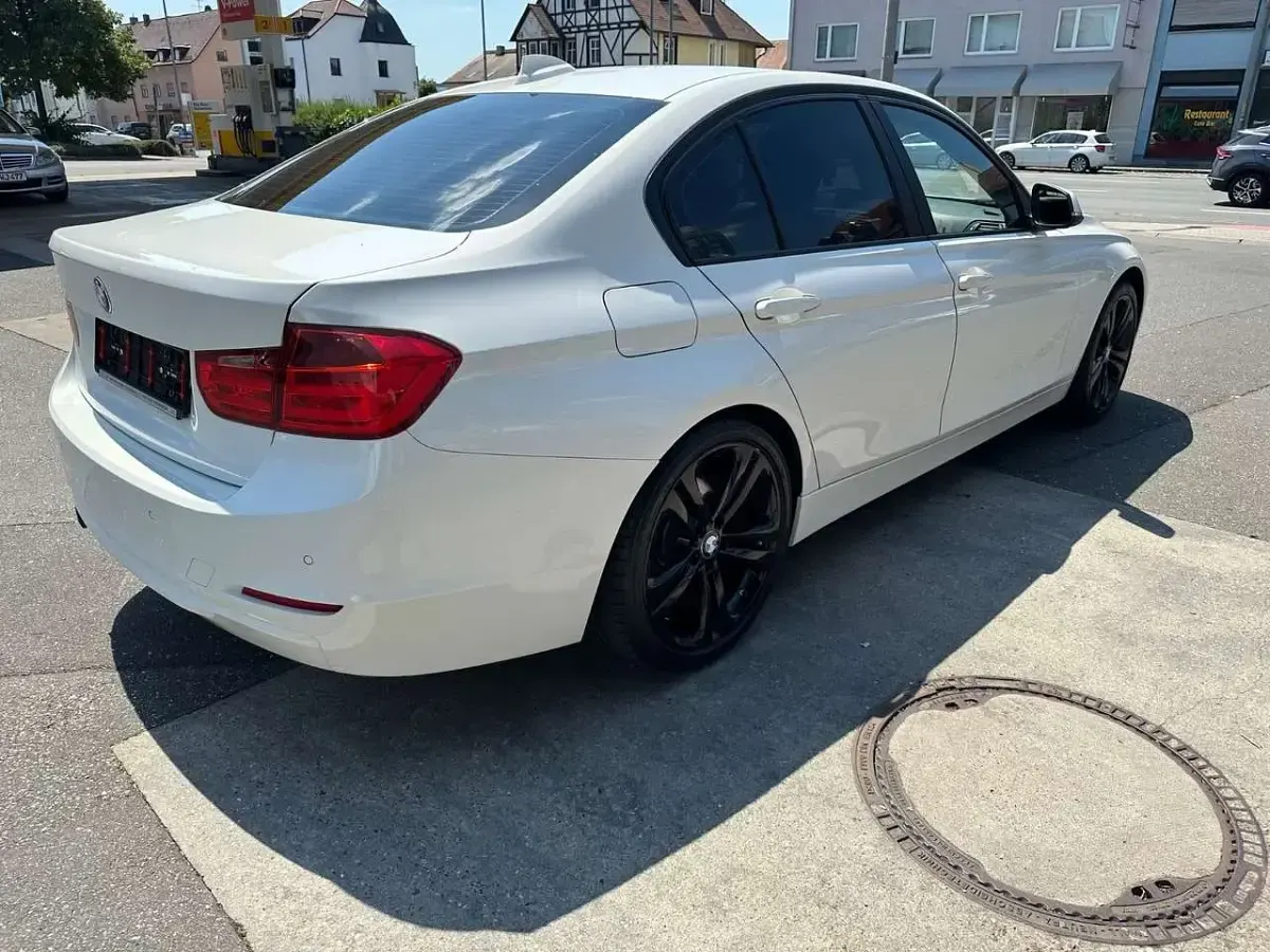 Gebraucht BMW 320 Comfort Edition 184 PS (135 kW) 2014 Weiß Limousine