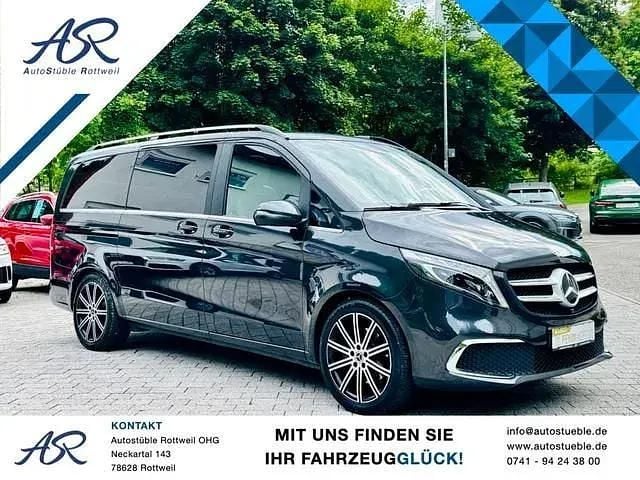 Graphitgrau metallic dunkel m... Gebraucht 2019 Mercedes V300 Exclusive Van / Kleinbus | 55.988 € (Guter Preis) - Bild 1/4