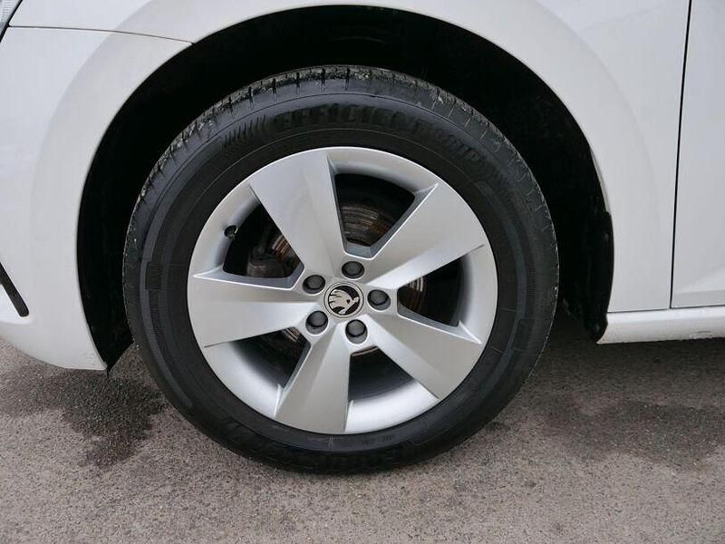 Gebraucht Skoda Scala Ambition 110 PS (80 kW) 2022 Candyweiß Kleinwagen