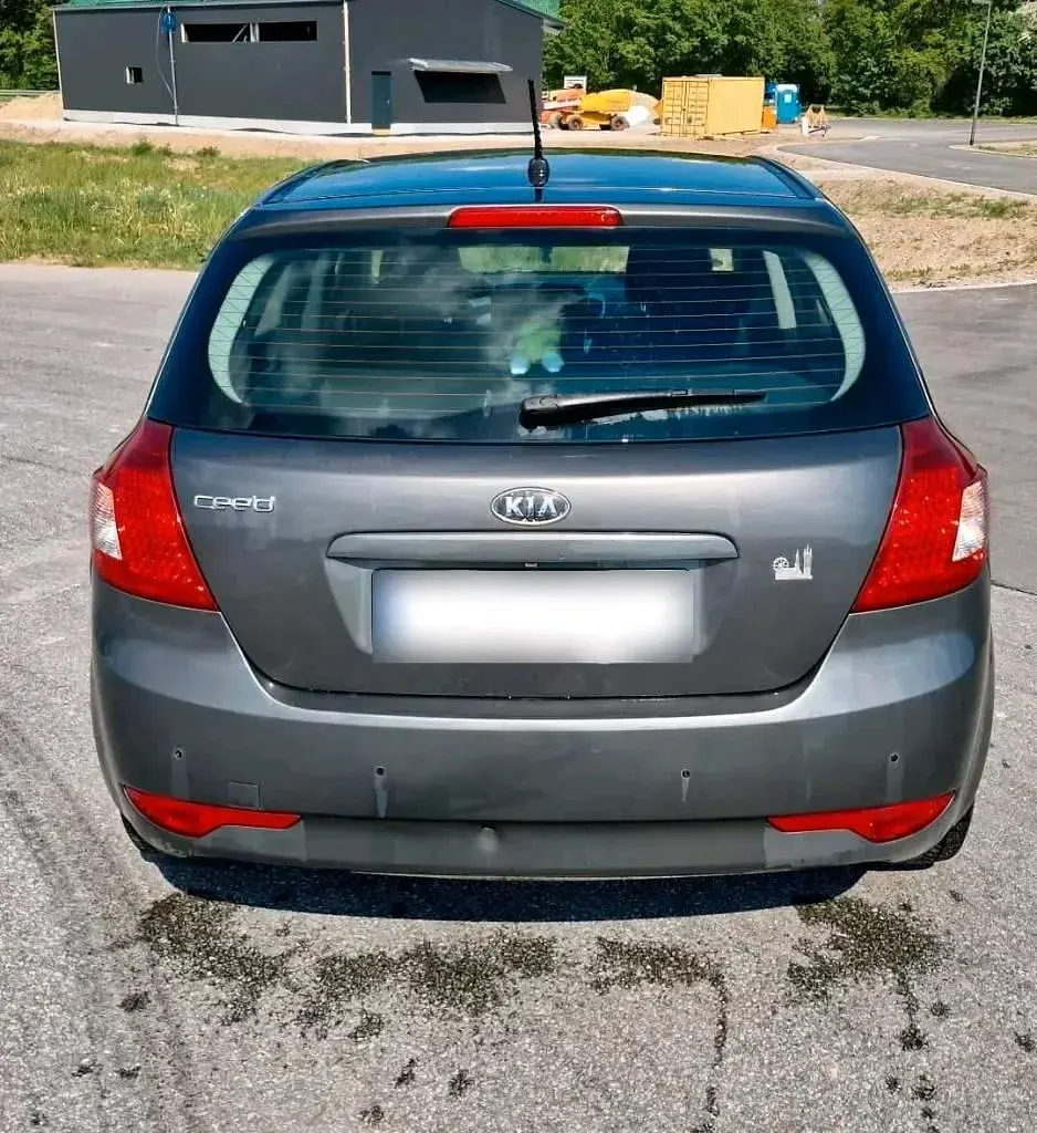 Occasion Kia Ceed 90 ch (66 kW) 2011 Gris Citadine
