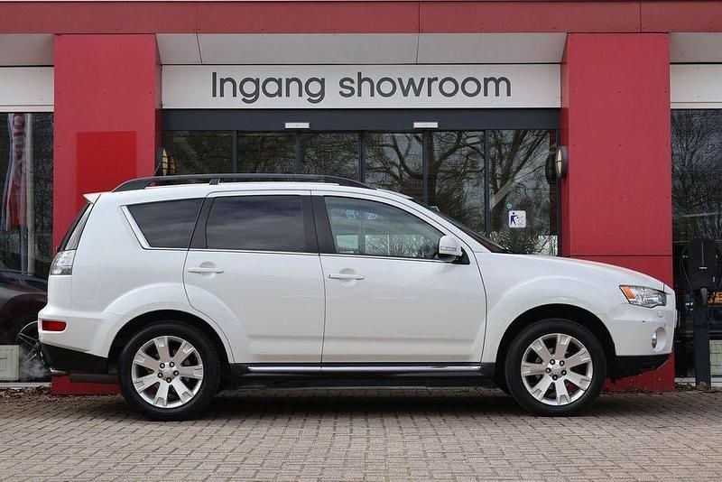 Gebraucht Mitsubishi Outlander Edition 147 PS (108 kW) 2011 Weiß SUV