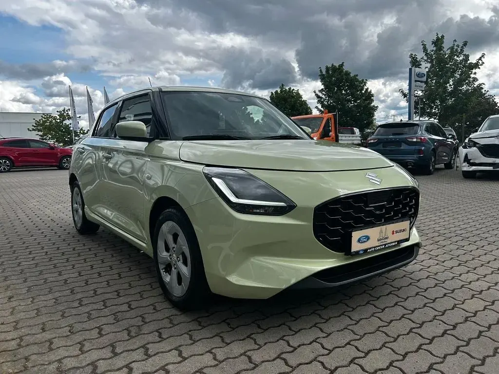 Gebraucht Suzuki Swift Comfort 83 PS (61 kW) 2025 Grün Kleinwagen