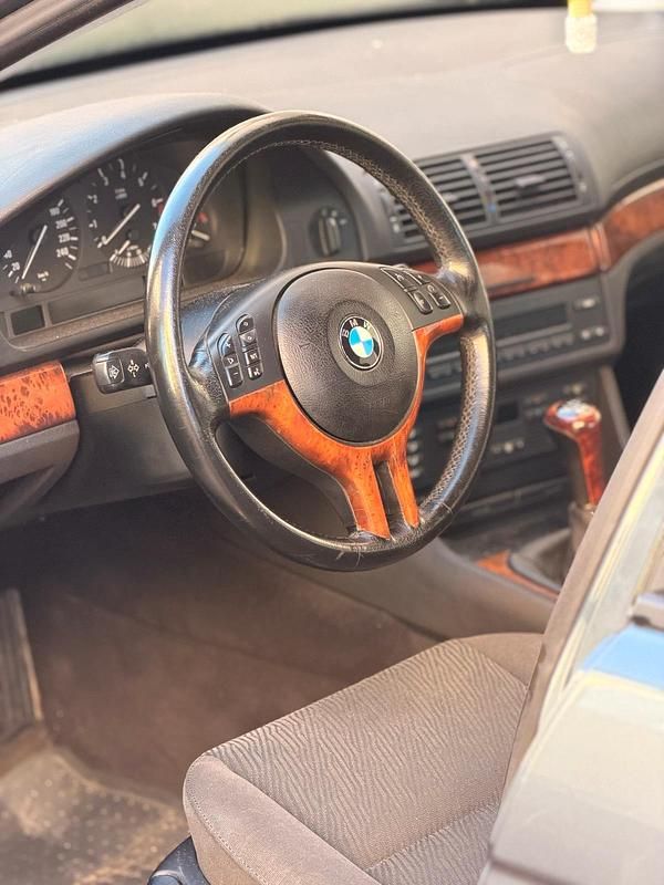 Second-hand BMW 525 192 CP (141 kW) 2002 Argintiu Berlinǎ