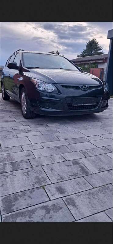 Schwarz Gebraucht 2009 Hyundai i30 Comfort Kombi | 2.450 € (Superpreis) - Bild 1/4