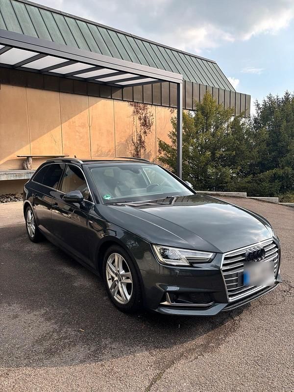 Gebraucht Audi A4 S-Line 190 PS (139 kW) 2019 Grau Kombi