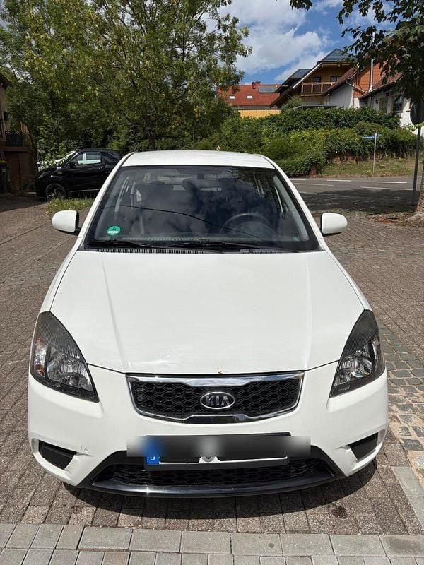 Weiß Gebraucht 2010 Kia Rio Spirit Kleinwagen | 2.800 € - Bild 1/4