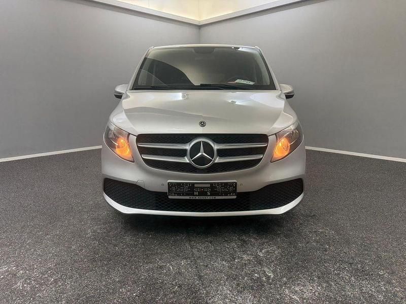 Gebraucht Mercedes V220 163 PS (119 kW) 2019 Silber Van / Kleinbus