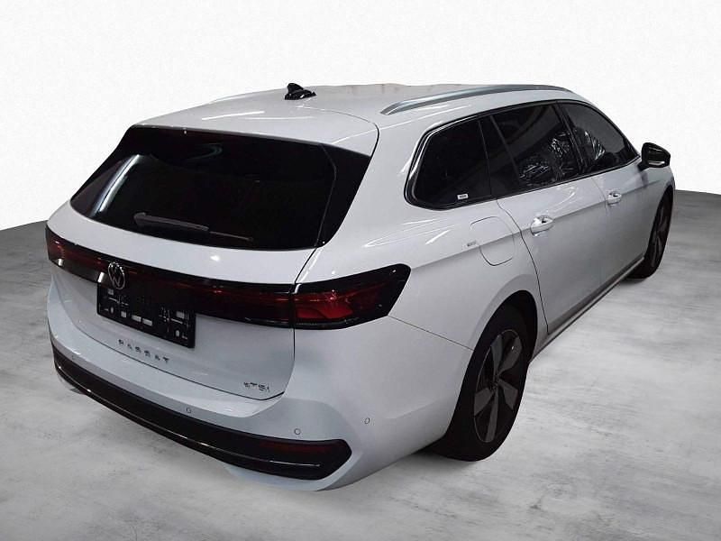 Second-hand VW Passat Business 150 CP (110 kW) 2025 Alb Break