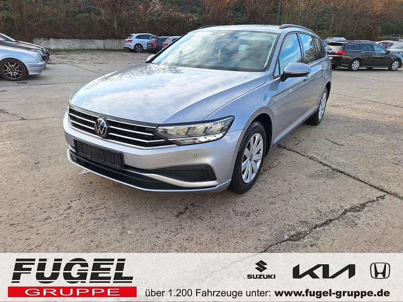 Pyritsilber metallic Gebraucht 2023 VW Passat Kombi | 20.499 € (Superpreis) - Bild 1/4