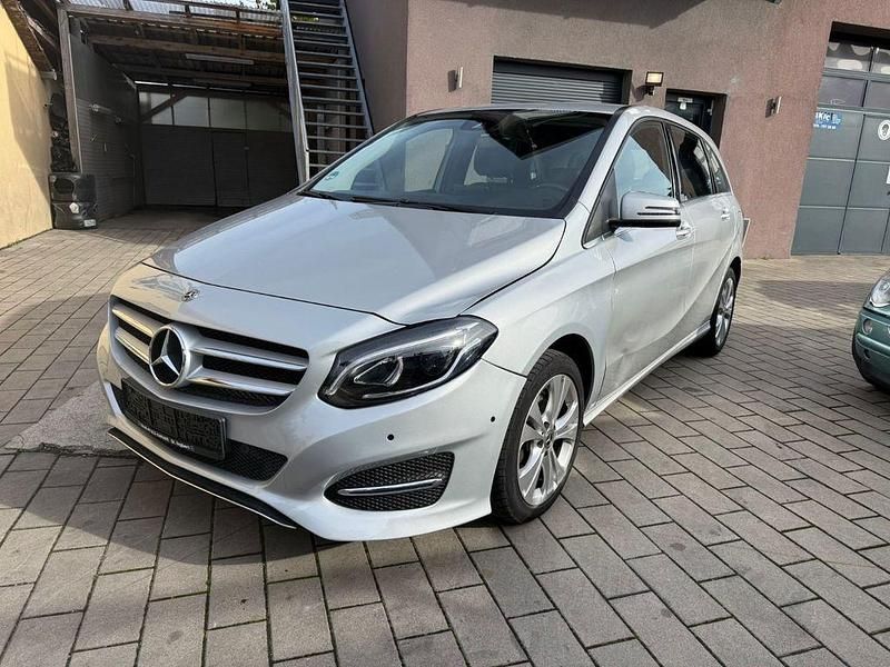Gebraucht Mercedes B200 136 PS (100 kW) 2018 Silber Van / Kleinbus