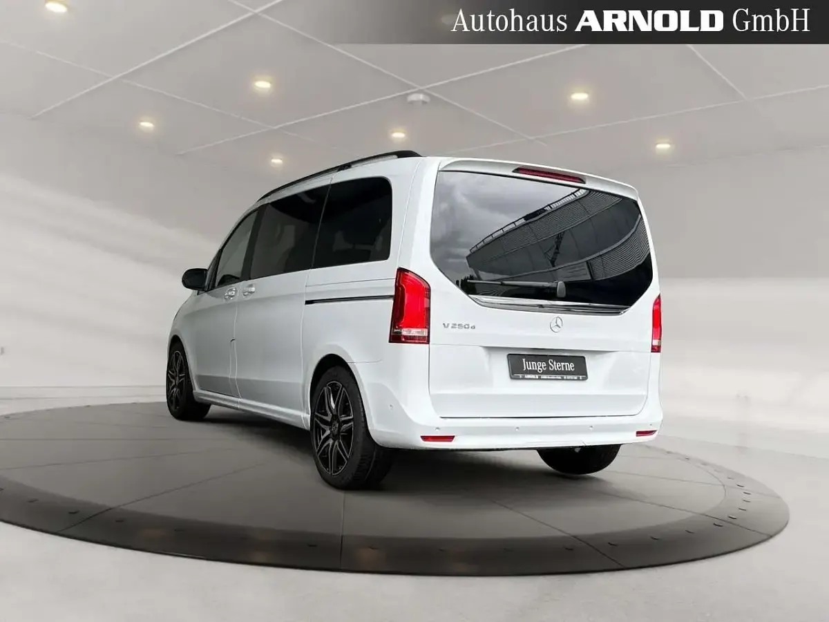 Gebraucht Mercedes V250 AMG line 190 PS (139 kW) 2024 Weiß (bergkristallweiß) Van / Kleinbus