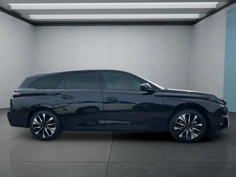 Neu Peugeot 308 SW Allure 145 PS (106 kW) 2025 Schwarz Kombi