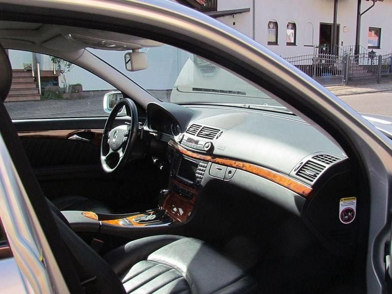 Gebraucht Mercedes E420 Elegance 314 PS (230 kW) 2008 Silber Limousine