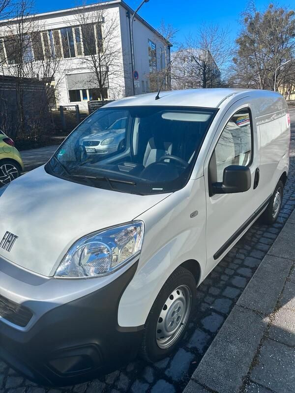Weiß Gebraucht 2022 Fiat Fiorino Van / Kleinbus | 12.500 € (Guter Preis) - Bild 1/4