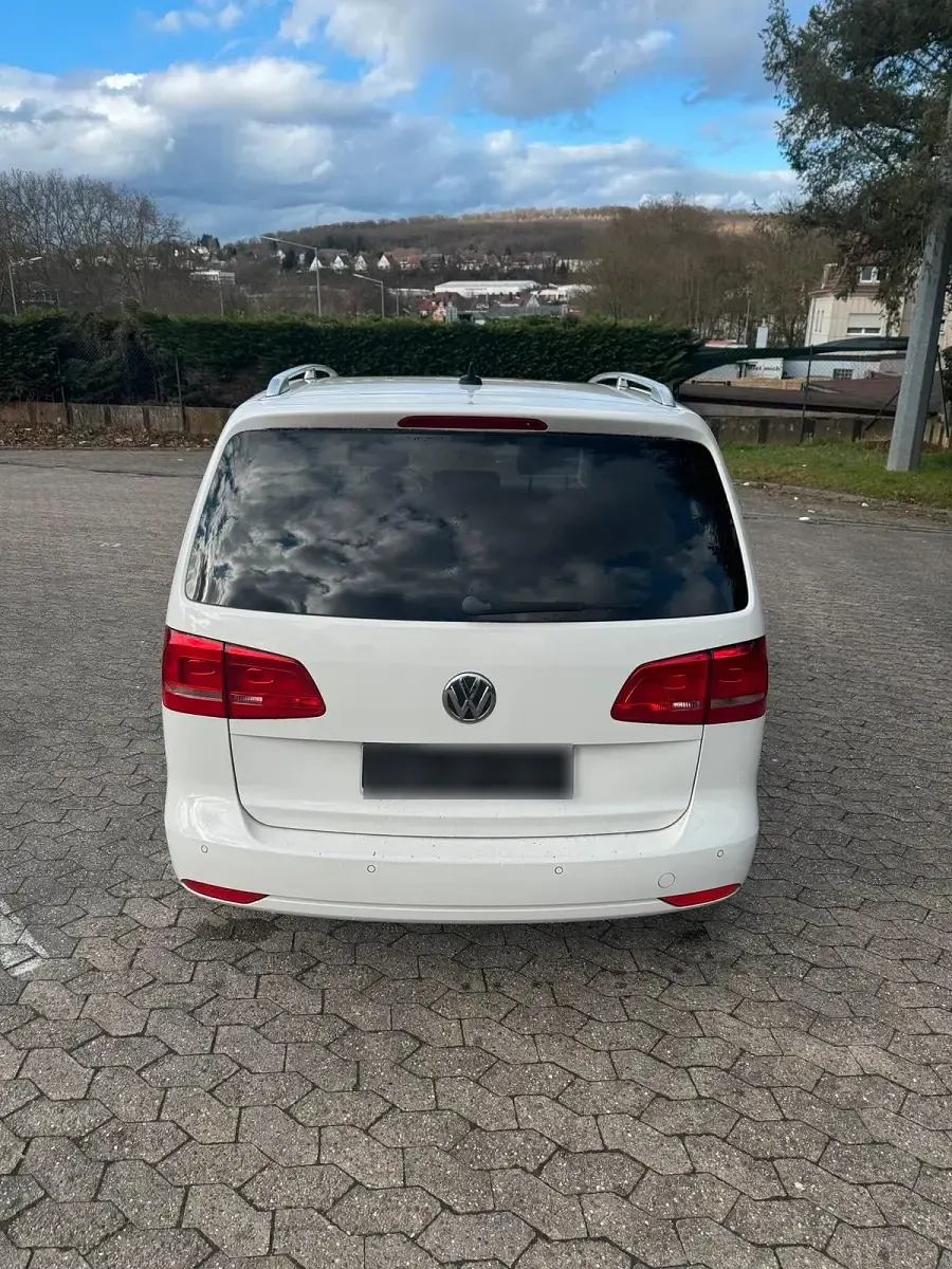 Gebraucht VW Touran 105 PS (77 kW) 2013 Weiß Van / Kleinbus