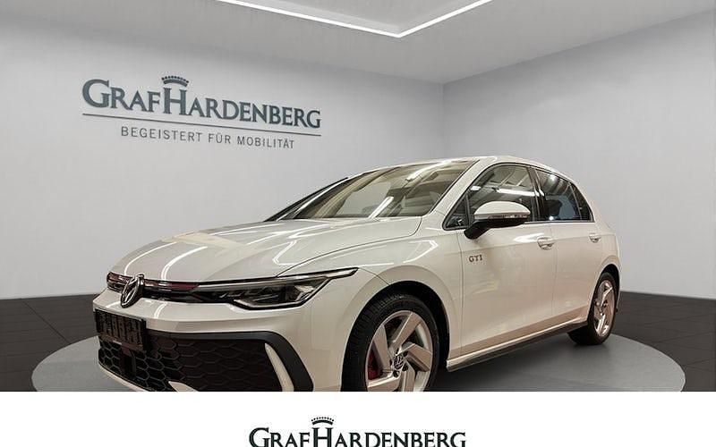 Weiß Neu 2025 VW Golf VIII GTI Limousine | 44.505 € (Fairer Preis) - Bild 1/4