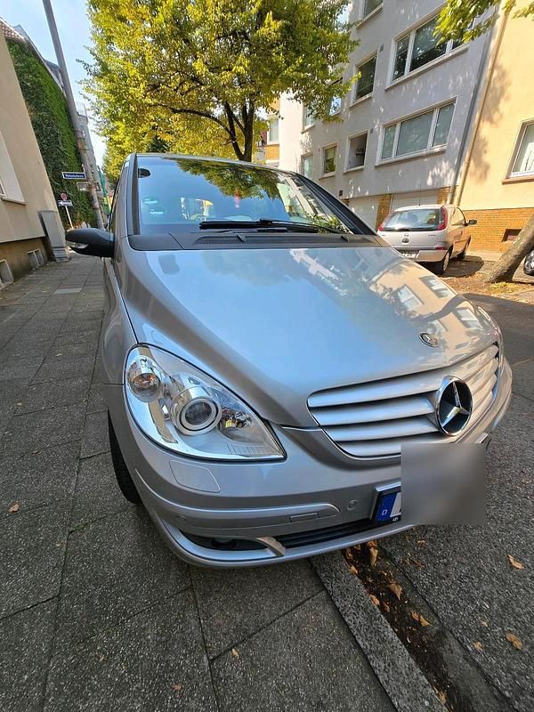 Silber Gebraucht 2006 Mercedes B200 Van / Kleinbus | 6.500 € (Fairer Preis) - Bild 1/4
