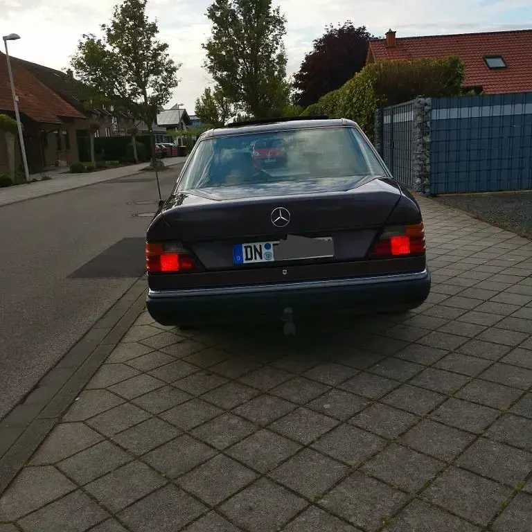 Gebraucht Mercedes E250 126 PS (92 kW) 1992 Violet Limousine