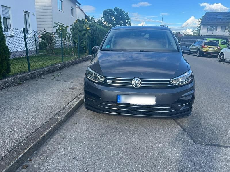 Grau Gebraucht 2017 VW Touran R-line Van / Kleinbus | 20.500 € (Fairer Preis) - Bild 1/4