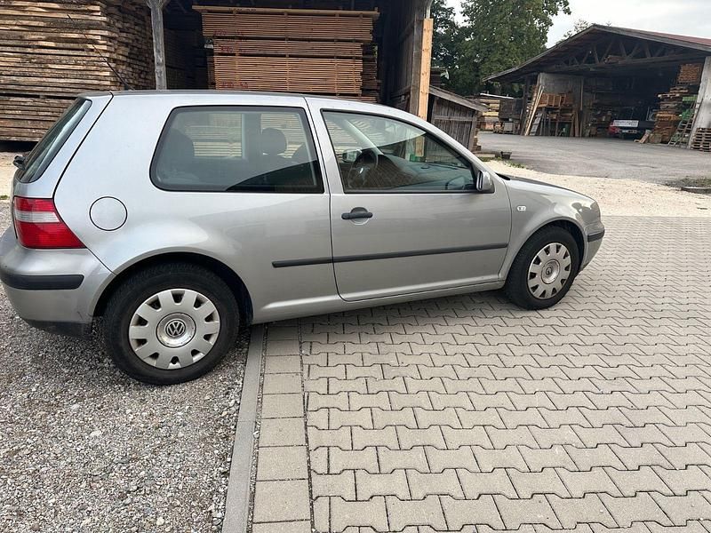 Silber Gebraucht 2003 VW Golf IV Basis Limousine | 500 € (Superpreis) - Bild 1/4