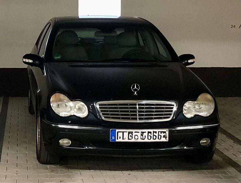 Schwarz Gebraucht 2002 Mercedes C270 Elegance Limousine | 4.450 € (Guter Preis) - Bild 1/4