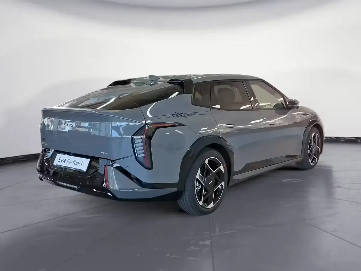 Neu Kia EV4 GT-Line 150 kW (204 PS) 2025 Silber Kleinwagen