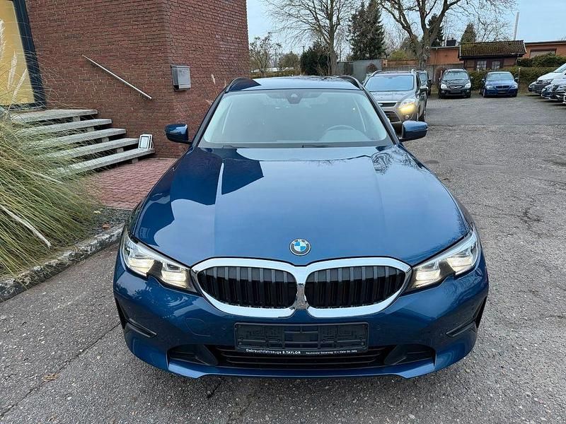 Gebraucht BMW 320 Advantage 190 PS (139 kW) 2022 Blau Kombi
