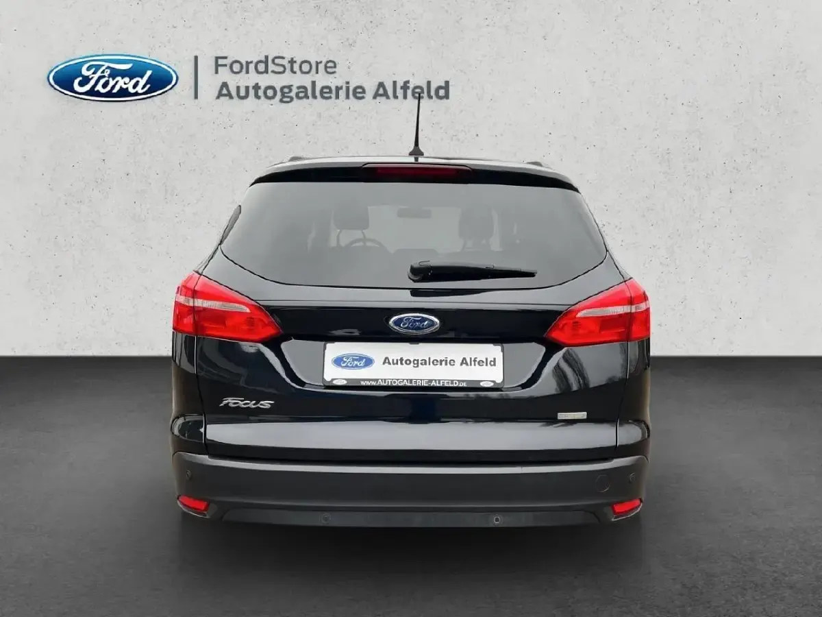 Gebraucht Ford Focus Cool & Connect 101 PS (74 kW) 2018 Schwarz Kombi