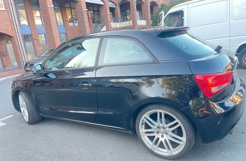 Second-hand Audi A1 86 CP (63 kW) 2011 Negru Hatchback