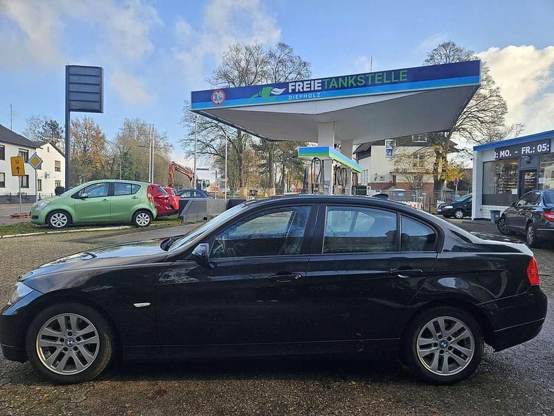 Gebraucht BMW 320 150 PS (110 kW) 2006 Black sapphire metallic Limousine