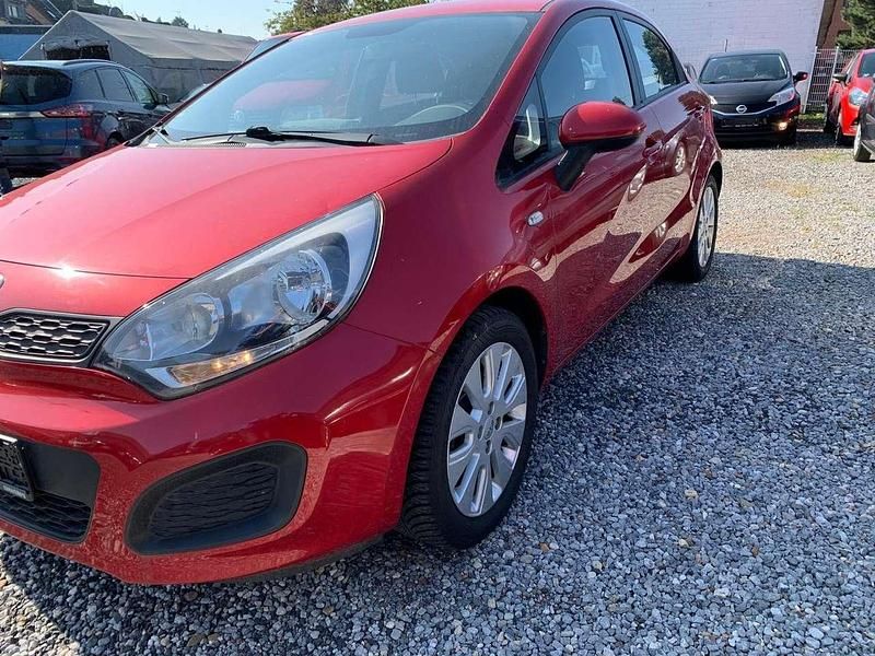 Gebraucht Kia Rio Edition 7 86 PS (63 kW) 2012 Rot Kleinwagen