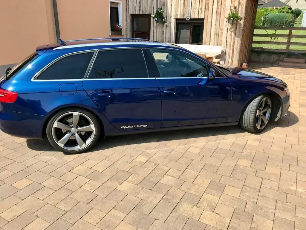 Gebraucht Audi A4 Ambition 177 PS (130 kW) 2014 Blau Kombi