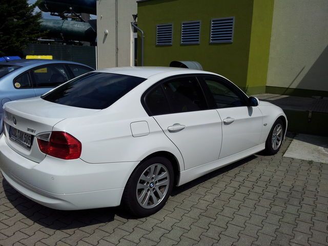 Gebraucht BMW 318 143 PS (105 kW) 2007 Weiß Limousine
