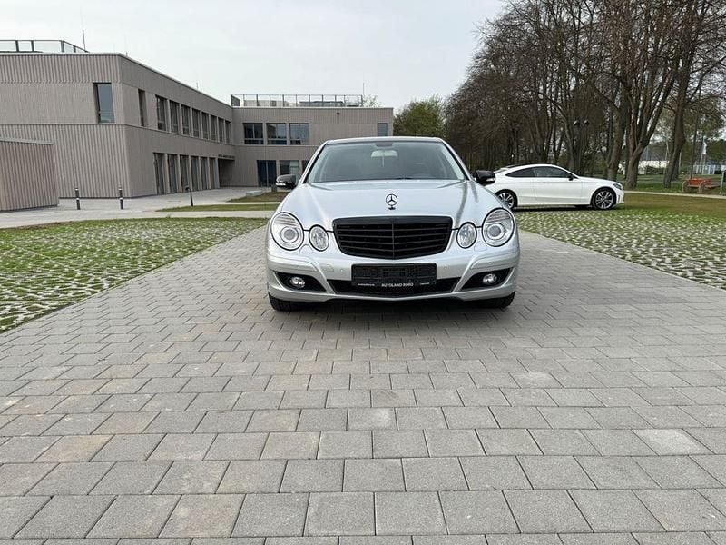 Silber Gebraucht 2006 Mercedes E280 Classic Limousine | 7.000 € (Fairer Preis) - Bild 1/4