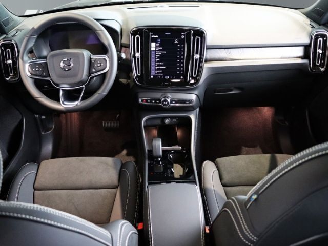 Gebraucht Volvo EX40 Ultra 185 kW (252 PS) 2024 Onyx black / metallic SUV