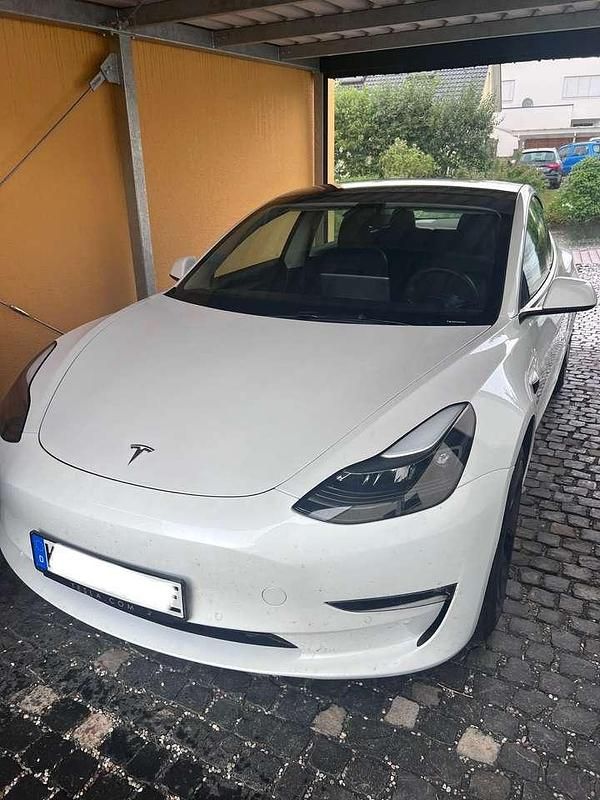 Weiß Gebraucht 2021 Tesla Model 3 Limousine | 26.500 € (Fairer Preis) - Bild 1/4