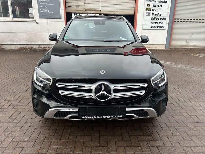 Gebraucht Mercedes GLC200 197 PS (144 kW) 2020 Schwarz SUV