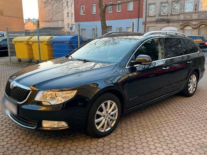 Schwarz Gebraucht 2011 Skoda Superb Kombi | 5.800 € (Fairer Preis) - Bild 1/4